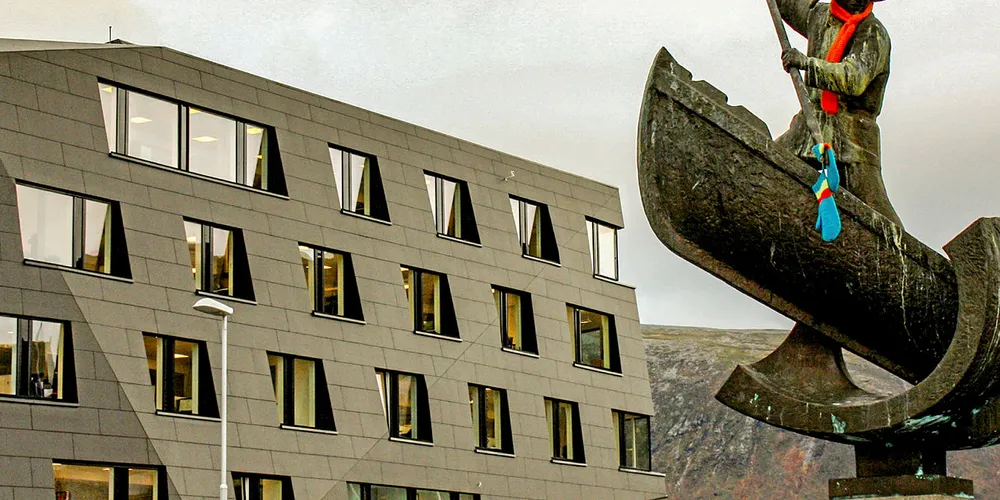 REGIONKAMP: Når Fiskeribladet utelukkende argumenterer som om dette handler om en kamp mellom Bergen og Tromsø, virker avisa svært prega av den regionkampen de selv advarer mot. Bildet er av Kystens hus i Tromsø.