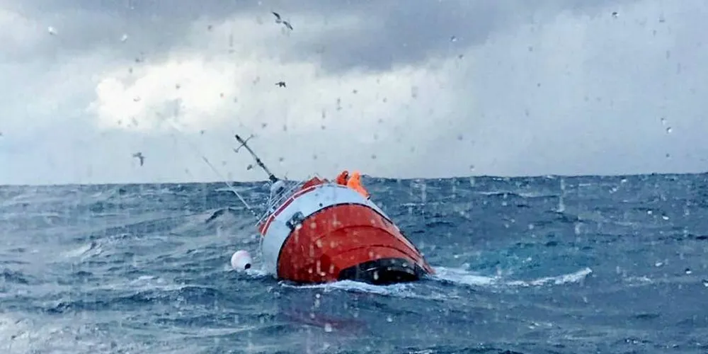 REDDET; Den 14,96 meter lange fiskebåten «Iselin» forliste ved Lofotodden i Lofoten 28. mars 2017. Redningsselskapet hadde flest redninger av fiskebåter i Nordland i fjor som i årene før. Foto: Redningsselskapet