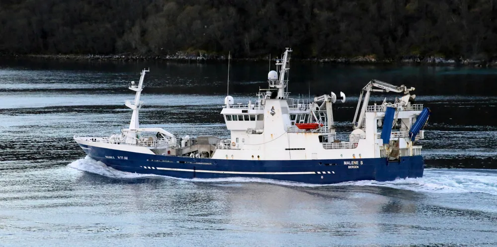 «Malene S» på vei med sildefangst, nov 2021.