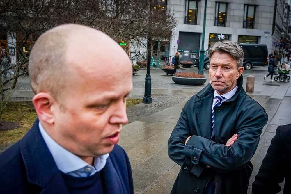 Senterpartileder Trygve Slagsvold Vedum har stilt spørsmål til energiminister Terje Aasland om medlemskontingenten Statnett og Statkraft betaler til Fornybar Norge. Nå har statsråden svart.