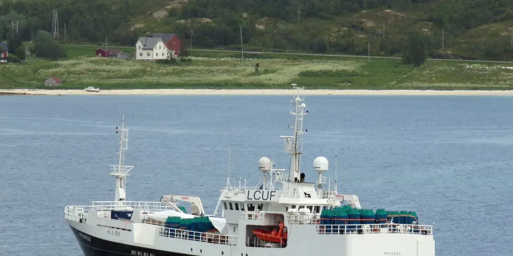De norske snøkrabbebåtene kan miste Smutthullet som fiskefelt når det nå ser ut til at Norge og Russland er blitt enige om å definere snøkrabben som en sedentær (bunntilknyttet) bestand. Her «Prowess». Arkivfoto: Arne Fenstad.