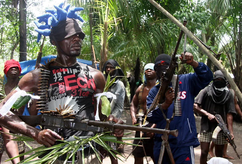 Mend  blasts knock out Delta pipes