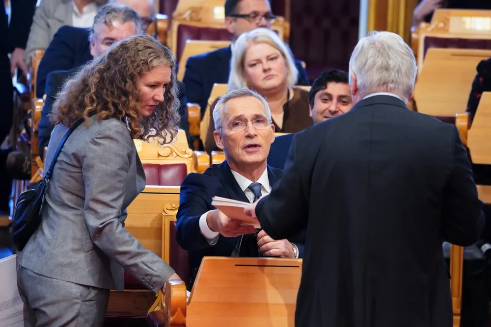 Finansminister Jens Stoltenberg i Stortinget under debatt og votering om nye grep for Oljefondet.