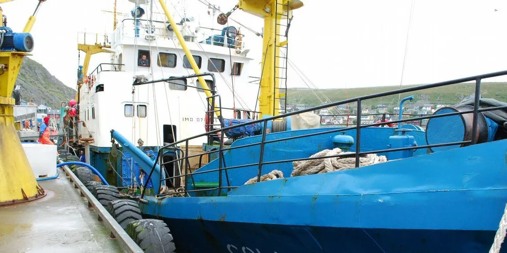 Den latviske tråleren "Solvita" leverer 33 tonn snøkrabbe i Kjøllefjord. Foto: Sea & Coast AS