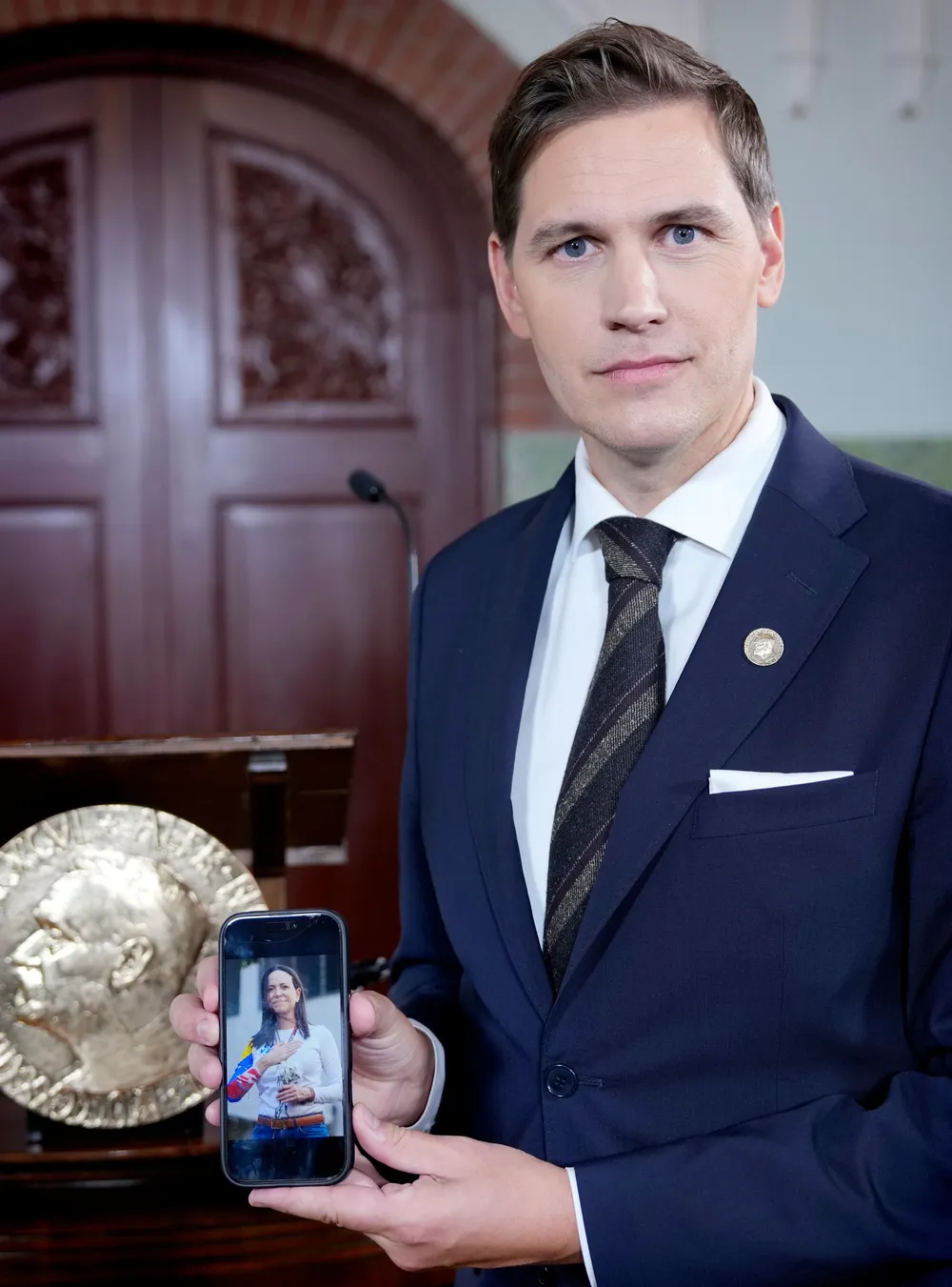 Bare timer etter at leder for Nobelkomiteen, Jørgen Frydnes, kunngjorde at fredsprisen ble tildelt María Corina Machado, oppsto det mistanke om lekkasje.