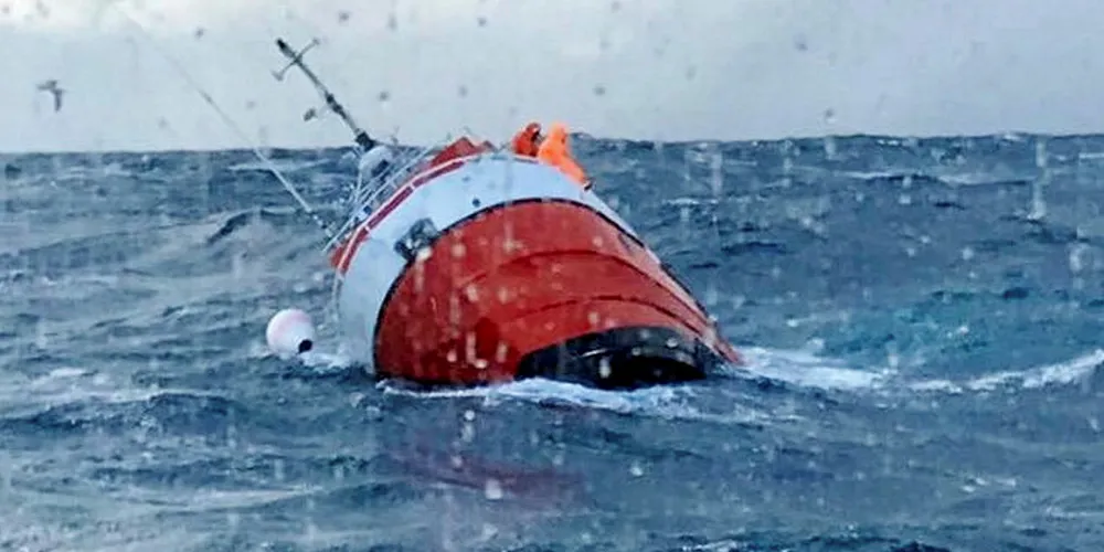 FORLIS: Den 14,96 meter lange fiskebåten «Iselin» forliste ved Lofotodden i Lofoten 28. mars 2017. Det gikk bra med alle om bord.