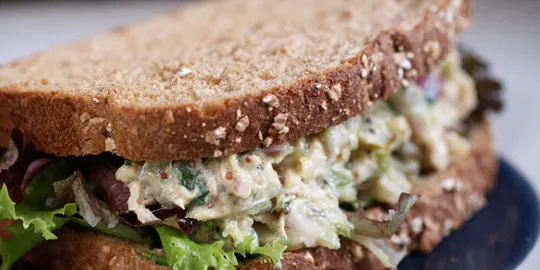 Sandwich shop sues Starkist, Bumble Bee, Thai Union for $5 million