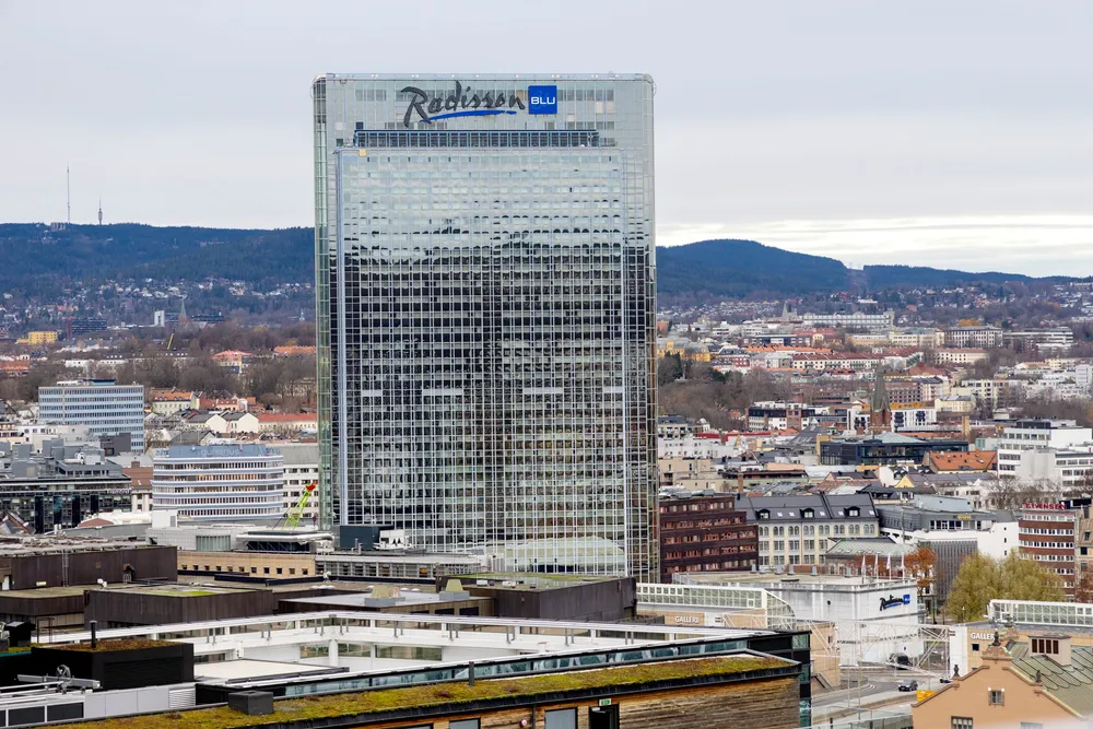 For første gang på lenge har hotellbransjen i Norge, her representert med Radisson Blu Plaza i Oslo, hatt en måned med fall i gjennomsnittlig inntekt per tilgjengelige rom.