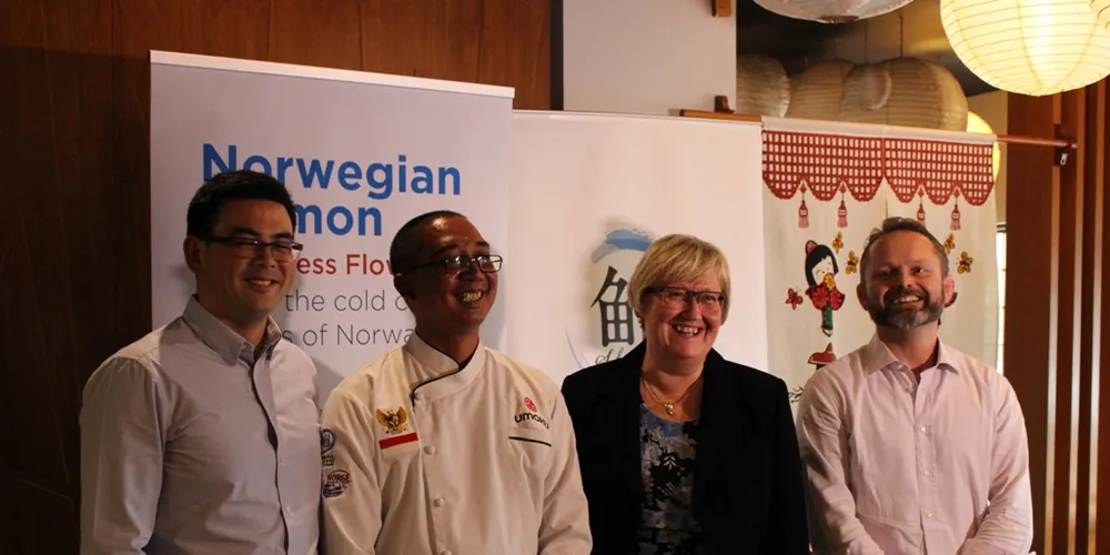 Export delegate Jon Erik Steenslid (from left), Chef Uki, fisheries minister Elisabeth Aspaker and the Norwegian ambassador in Indonesia, Stig Ingemar Traavik. (Photo: Anders Furuset)