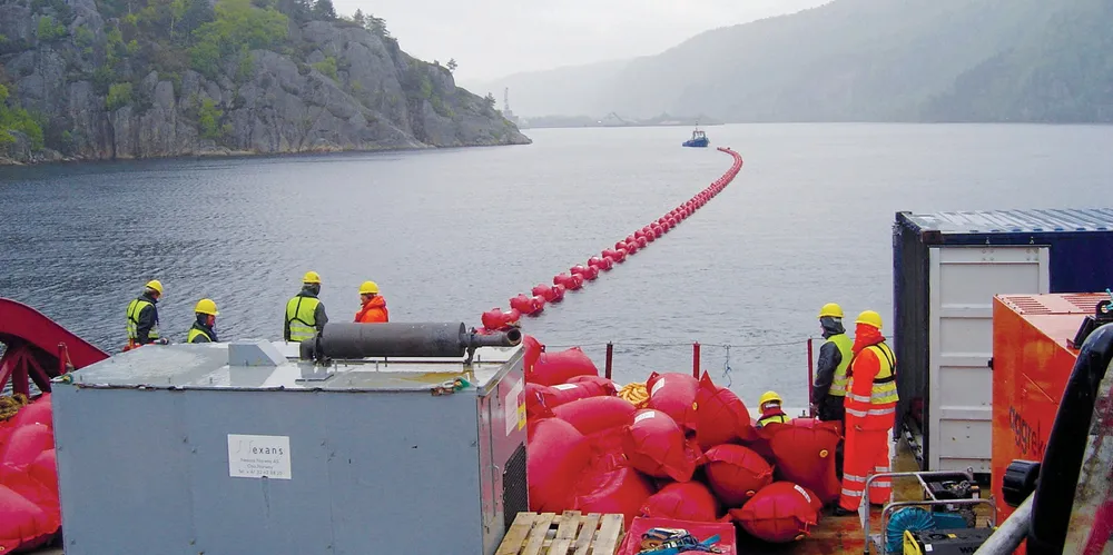 Kraftledningen NorNed går fra Feda i Norge til Eemshaven i Nederland.