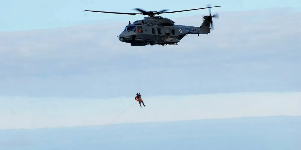 I BEREDSKAP: NH90-helikopteret fant fiskeren som forliste utenfor Nord-Fugløy søndag. Her fra en øvelse. Illustrasjonsfoto: Kystvakten