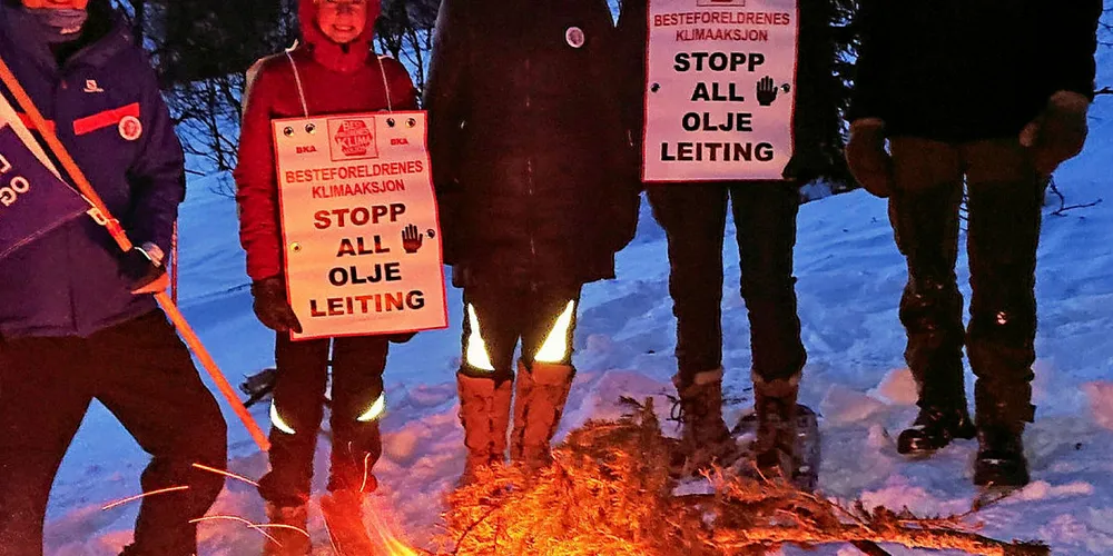 ENGASERT: Over hele landet deltok folk i vardebrenning mot framtidig oljevirksomhet i LoVeSe. Her fra vardebrenningen på Beitostølen i helga.