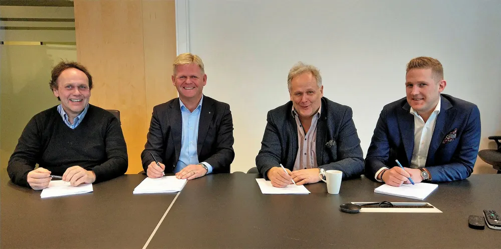Fra venstre Harry Bøe, Roger Granheim, Helge Gåsø og Anders Gåsø da fusjonsavtalen mellom NTS og Frøy Gruppen ble signert i desember 2019.