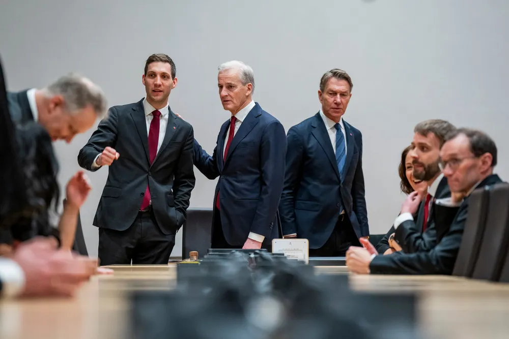 Budsjettenigheten med MDG, om en omstillingskommisjon, vil ikke flytte Støre-regjeringen en tomme i olje- og gasspolitikken. Her ved klima- og miljøminister Andreas Bjelland Eriksen (Ap), statsminister Jonas Gahr Støre (Ap) og energiminister Terje Aasland (Ap).