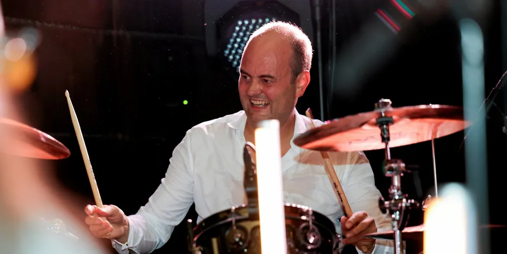 Stale Hansen on the drums after Skuld’s annual general meeting in Oslo on 12 September 2024.