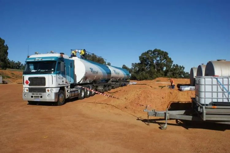 Red Gully: load out of the Red Gully-1 well test condensate going to BP Kwinana using a Mitchell Logistics pocket road train tanker