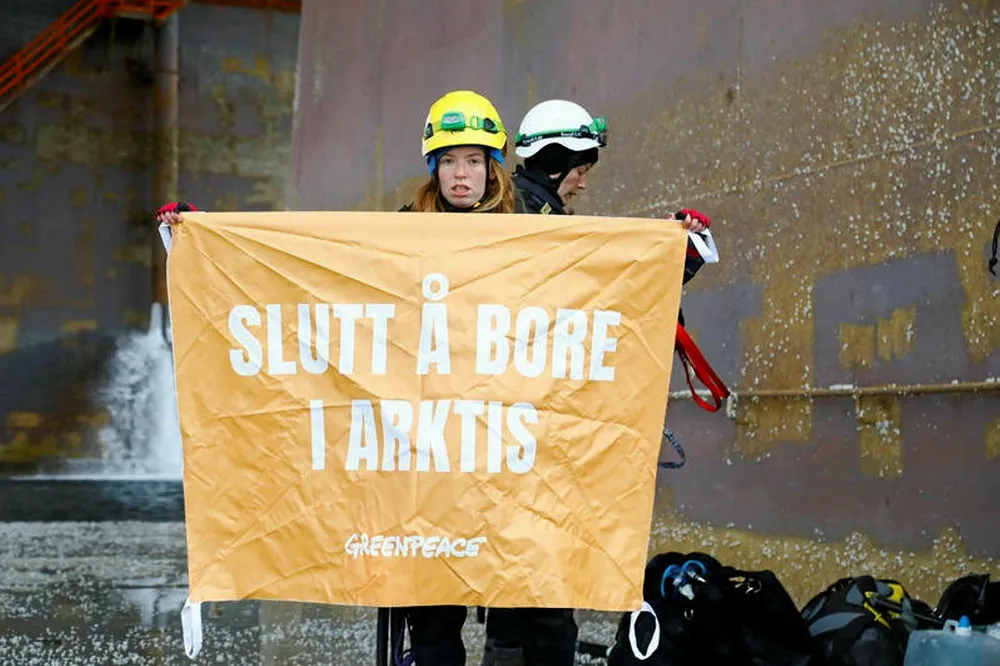 Action: Greenpeace demo at West Hercules