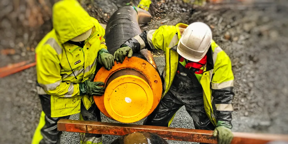 Førdefjorden Energi fusjoneres inn i BKK Varme fra nyttår. De ansatte blir med og det forventes ytterligere utbygging av fjernvarmenettet i Førde.