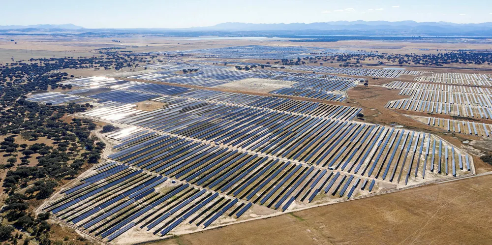 Solarcenturys Talayuela solpark i den spanske regionen Extremadura er en av de største (300 MWp) solparkene som så langt er bygget i Spania uten subsidier.