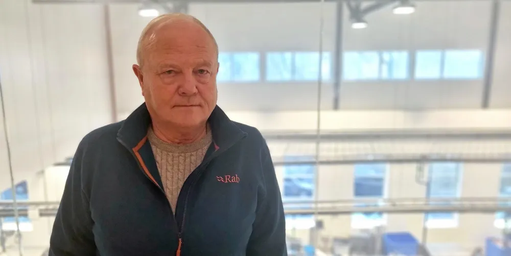 – Pandemien har kostet oss millioner av kroner, så får vi strømkrisen i tillegg. Vi vet ikke hvor lenge det holder. Og jeg er så forbanna lei av argumentet om at vindkraften vil komme og hjelpe strømregningen, for det vil ikke gjøre noe som helst for oss nå. Vi lever ikke av noe som kommer om fire år, sier Karsten Austevoll.