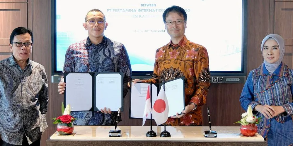 NYK Line’s Hironobu Watanabe (second from right) at the MoU signing ceremony with (from left) Pertamina International Shipping president Mochtar Husein and CEO Yoki Firnandi, and Pertamina CEO Nicke Widyawati.