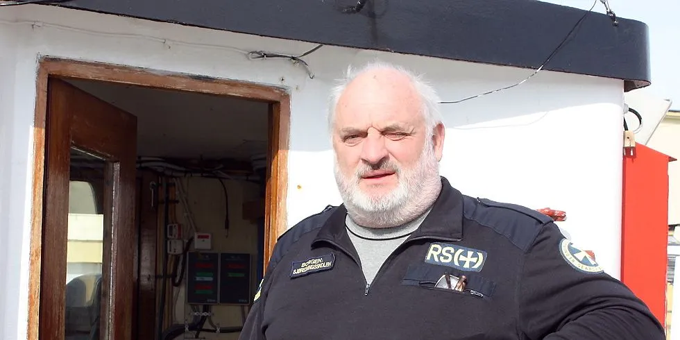 Skipper på Redningsselskapets opplæringsfartøy "Viksfjord" ønsker en mer målrettet sikkerhetsopplæring for fiskerne - og en større båt til å gjennomføre kursene på. Foto: Jon Eirik Olsen.