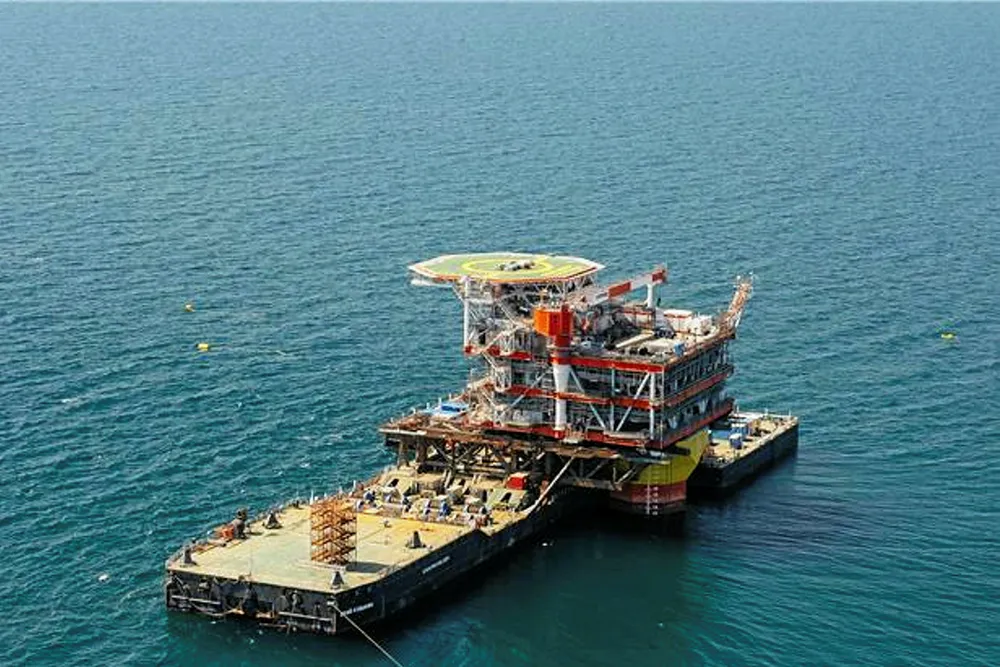 Installation: of wellhead platform topsides at Yury Korchagin field in Caspian Sea