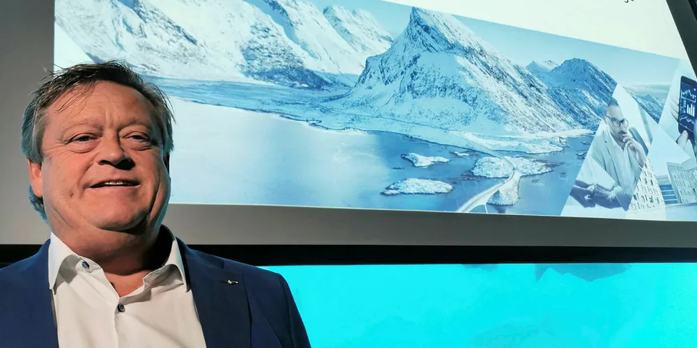 BUSJETT: Fiskeri- og sjømatminister Harald T. Nesvik (Frp) la frem statsbudsjett 2020 i Atlanterhavsparken i Ålesund, mandag.