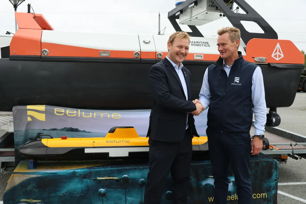 Eirik Hovstein i Maritime Robotics og Thomas Nygaard i Eelume går i tettere partnerskap. Her sammen på Forsvarskonferansen 2025 i Stjørdal i forrige uke.