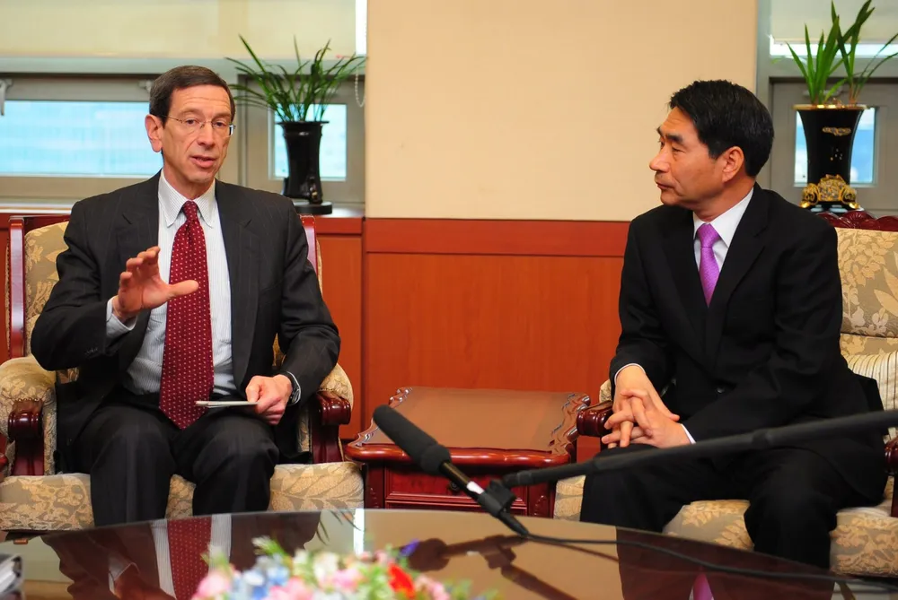 Cuts: US Special Advisor for non-proliferation and arms control, Robert Einhorn talks with Deputy Minister for Political Affairs Kim Jae Shin during their meeting at the ministry of foreign affairs and trade in Seoul.