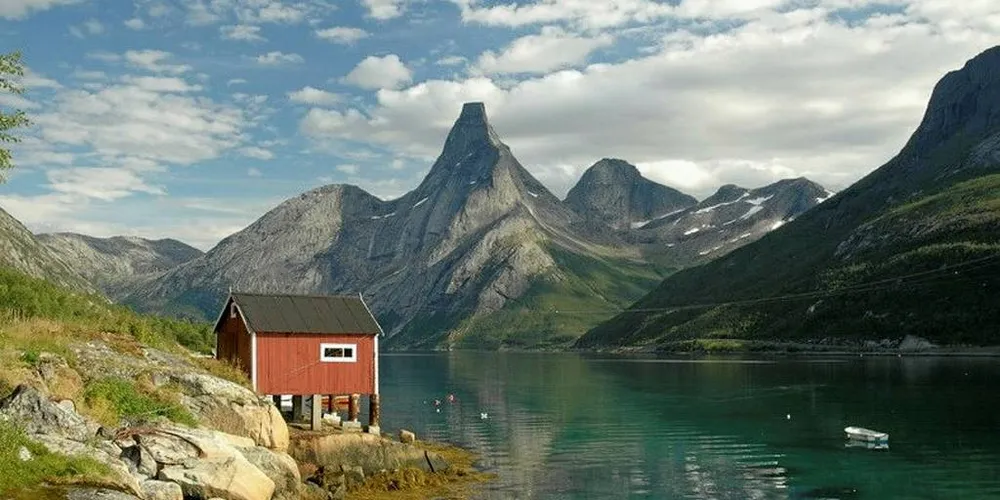 Fiskeridirektoratet mistenker lakserømming nær Tysfjord