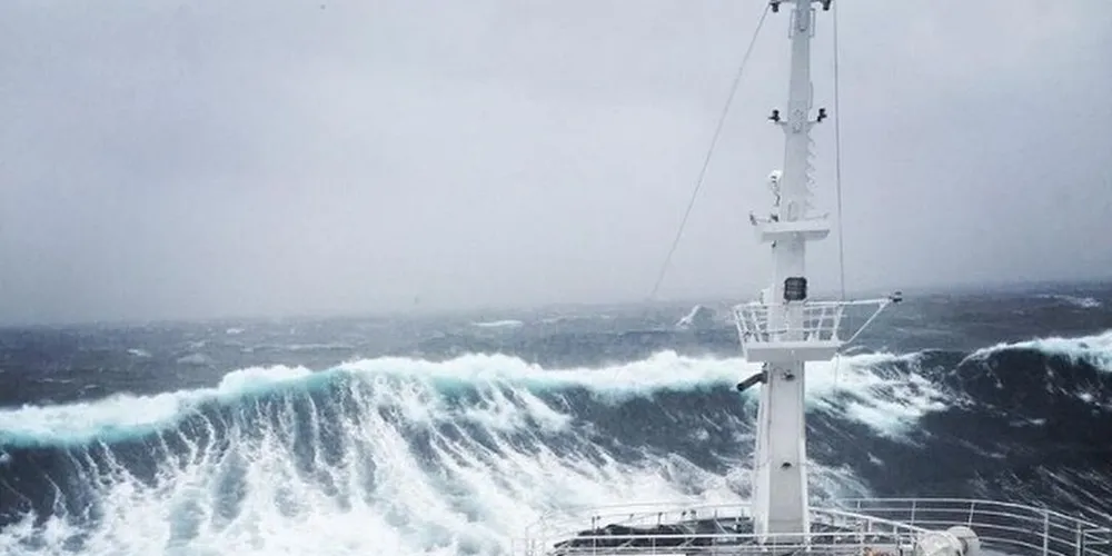 Med dette bildet, tagget med #fiskersexy på Instagram, tatt om bord i «Østerbris» på makrellfiske, vinner Arve Kleppe FiskeribladetFiskarens kopp og t-skjorte. Foto: Arve Kleppe