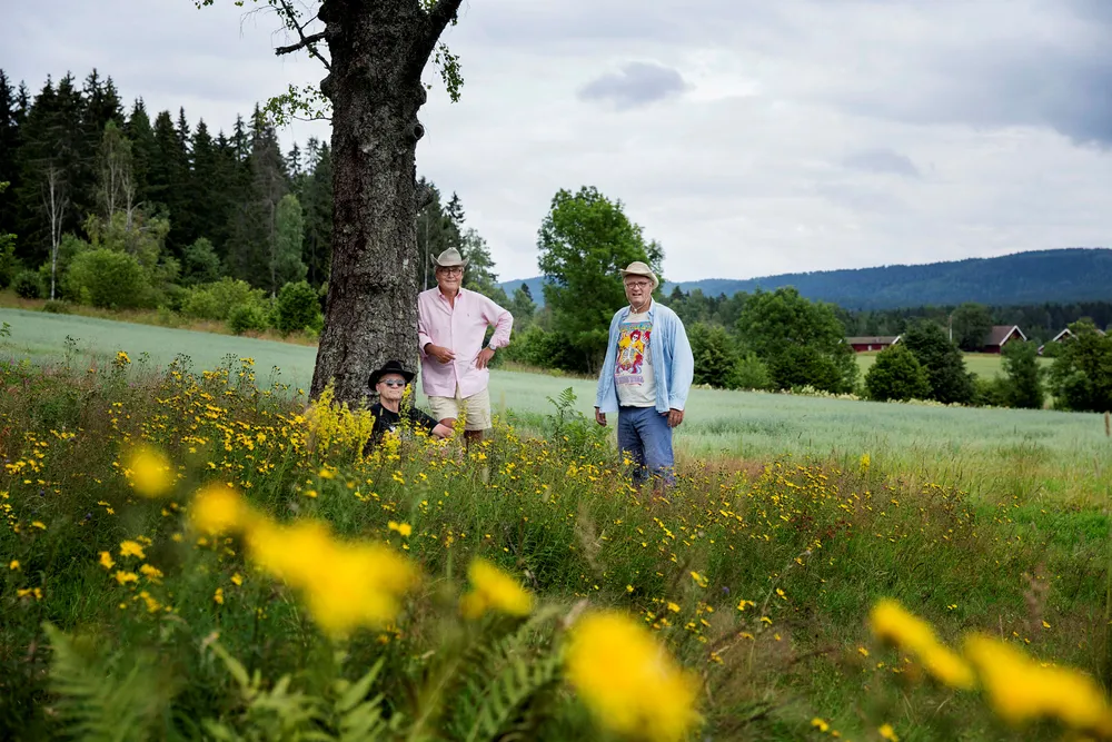 Hvert halvår samler finansmann og musikkelsker Thorstein Selvik en jury med finans- og musikkompetanse. Denne gangen kårer de countryens 100 beste album og 50 beste låter. Fra venstre: Øyvind Pharo, Morten Aas og Thorstein Selvik. Foto: Fredrik Bjerknes