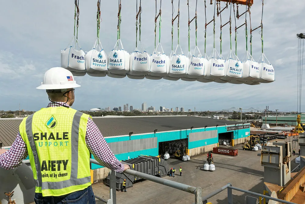 Vaca Muerta: Frack sand being loaded aboard Fracht vessel bound for Argentina
