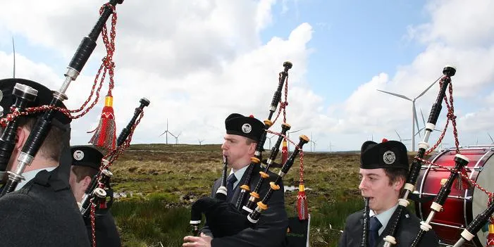 Snapped Siemens blade brings Whitelee to standstill