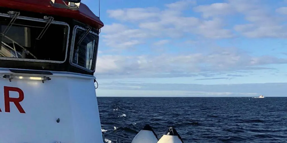 PÅ LETING: Redningsskøytene «Reidar von Koss» og «Peter Henry von Koss» deltar i leteaksjon etter savnet fisker ved Båtsfjord. Foto: Redningsselskapet