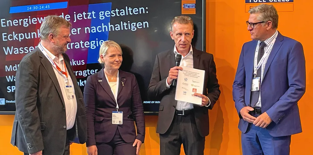 Handover of offshore wind to hydrogen appeal by wind group and hydrogen representatives at Hanover fair