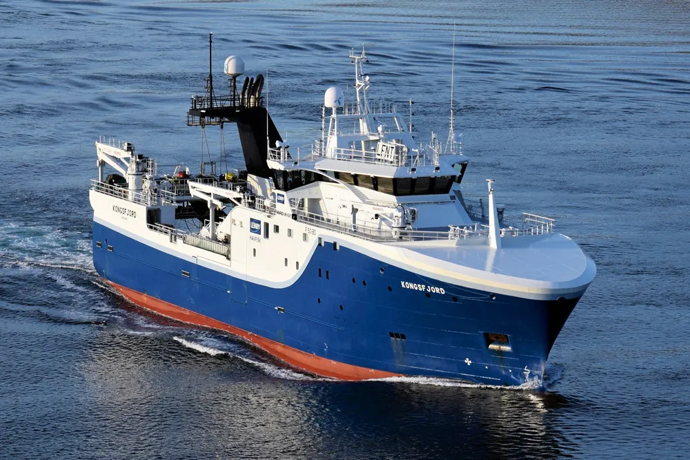 "Kongsfjord" gjennom tjeldsundet 04. okt 2020.