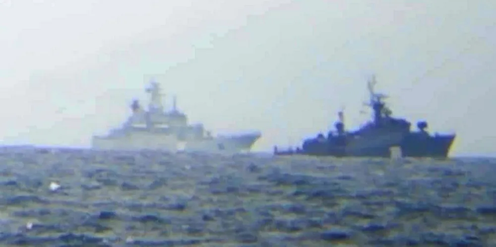 Russian warships encountered the US pollock fleet.