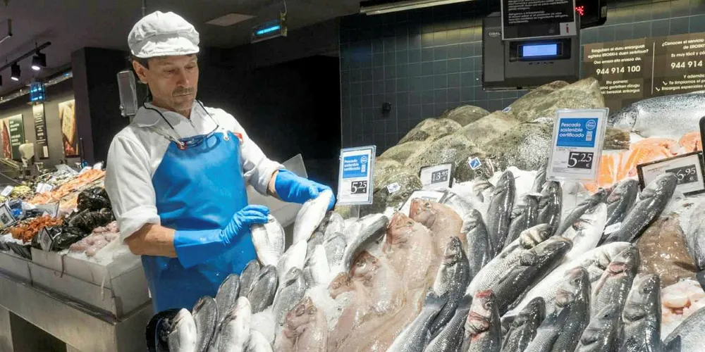 Eroski's 361 nationwide fish counters will now sell GGN-label certified sea bream, sea bass, meagre and turbot.