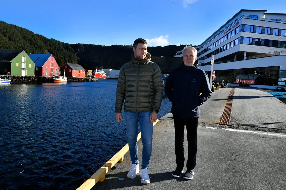Knut (far) og Terje (sønn) Teige snakker om den vanskelige tiden da rederiet ble delt.