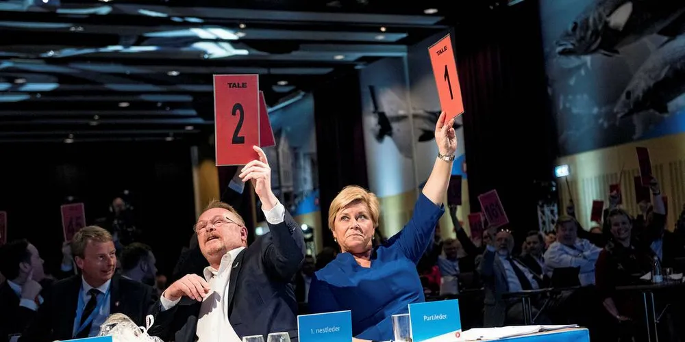 MANGE FORSLAG: Per Sandberg har som fiskeriminister fremmet mange forslag som er blitt nedstemt i Stortinget. Her sammen med Siv Jensen, partileder og finansminister, på Frp sitt landsmøte.Arkivfoto: FARTEIN RUDFJORD/DN