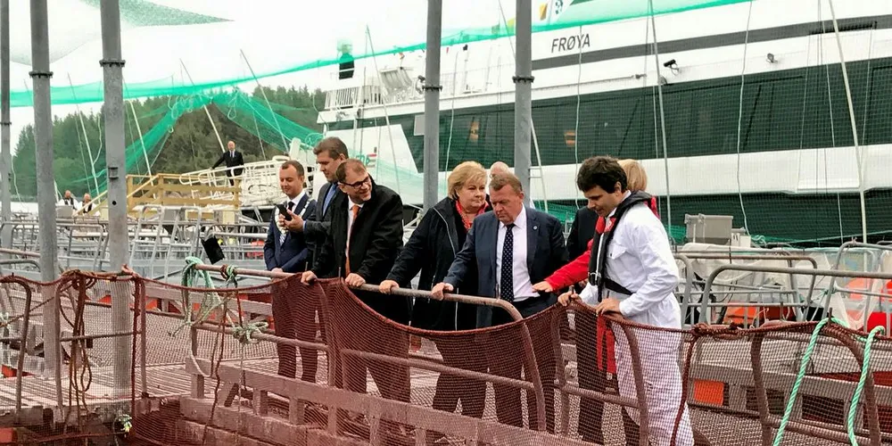 Erna Solberg med følge på besøk i Ausevoll.Foto: Nils Torsvik