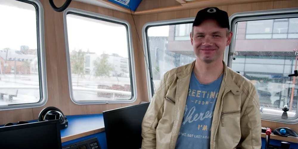 Tom Vegar Kiil fra Nordreisa hentet sin nye sjark i Danmark i høst. Han mener struktur under 11 meter vil være ødeleggende. Foto: Kjersti Kvile