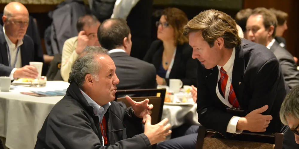Multiexport's Ricardo Grunwald shares a word with Ventisqueros CEO Jose-Luis Vial.