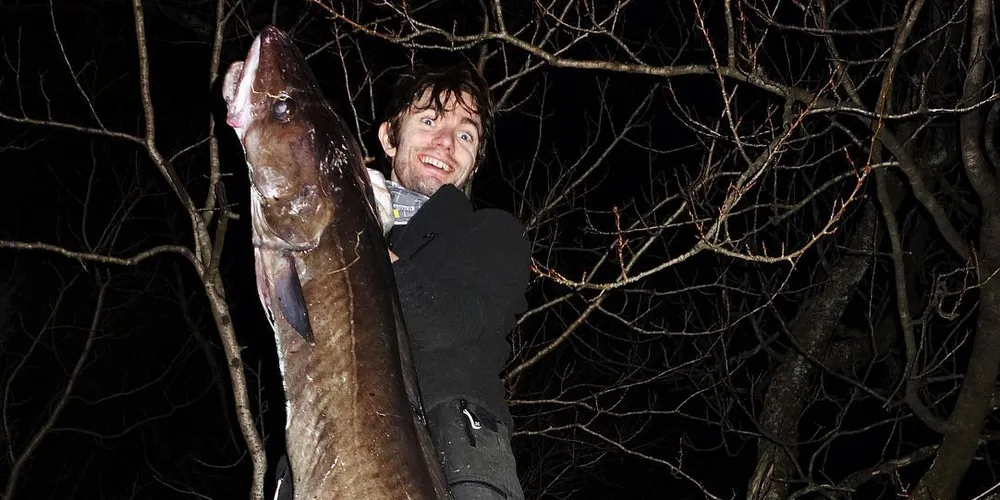 Helge Kvamme (33) dro opp denne laaaange langen på en lokasjon i Bergen som han ikke vil røpe. Foto: Privat/Hooked.