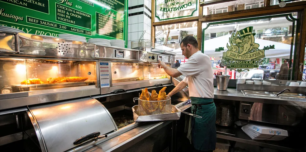 Britene vil ha fish & chips, men ikke for enhver pris.