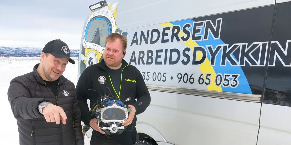 STARTET DYKKERSELSKAP: Ulf-Stian Andersen (t.v.) og Ronald Pettersen er arbeidskameratene, tremenningene og barndomsvennene som for tre år siden startet et dykkerselskap i Alta. Andersen Arbeidsdykking har flest oppdrag for oppdrettsnæringen.