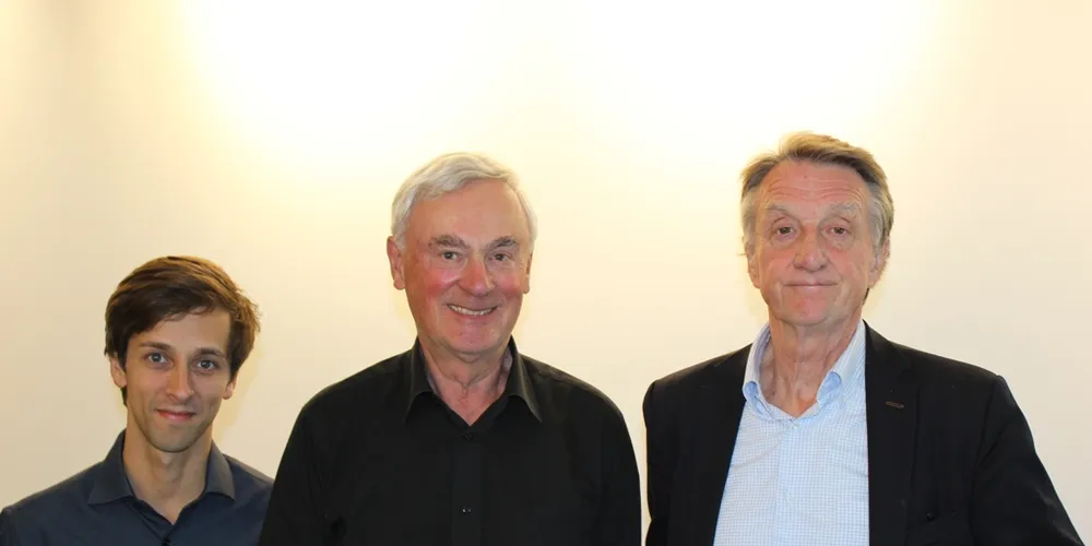 F.v.: Administrasjonsleder Erik Fedde, styreleder Carl Seip Hanevold, fungerende daglig leder Jon Aulie