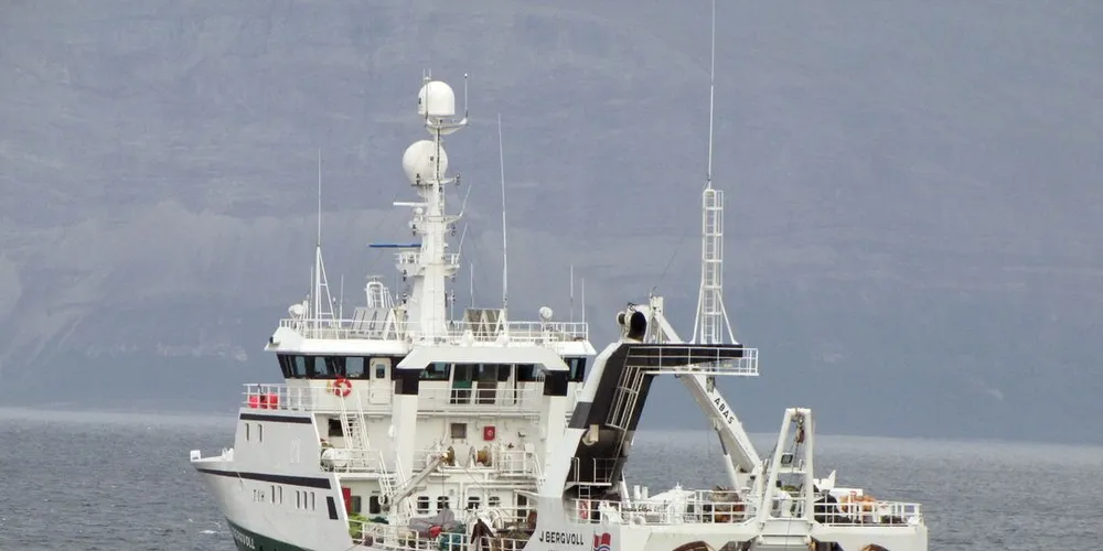Tråleren «J. Bergvoll» melder om dårlig vær på torskefeltet. Her er båten avbildet i Harstad. Arkivfoto: Jon Eirik Olsen